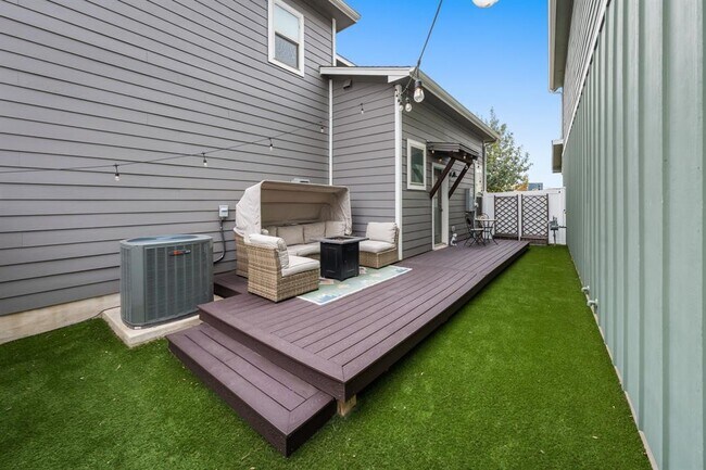 Building Photo - 8109 Mandela Bend