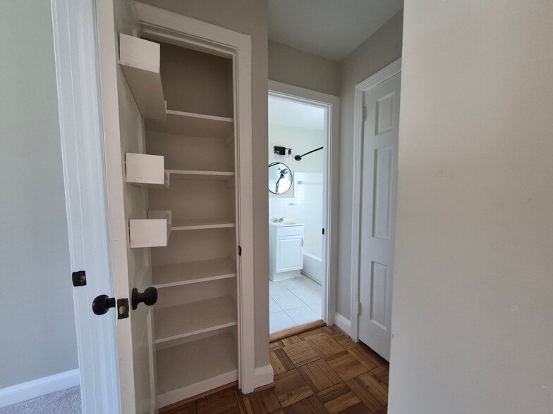 Building Photo - 1602 W Abingdon Dr