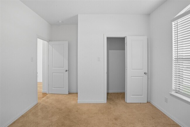 Building Photo - 14725 Mainstay Way