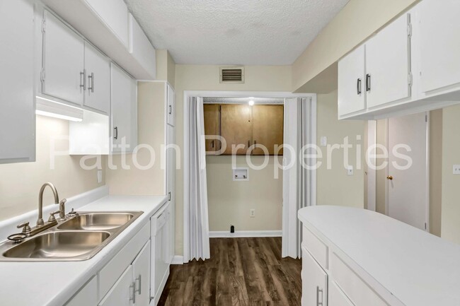 Building Photo - Point Arcadia Townhome