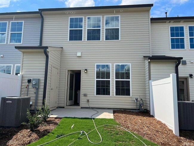 Building Photo - 2007 Nandina Trl