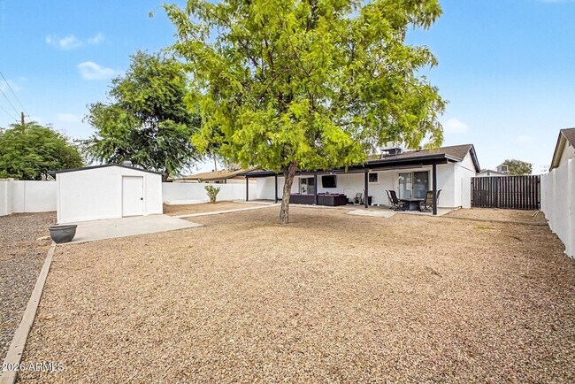 Building Photo - 4101 E Calavar Rd