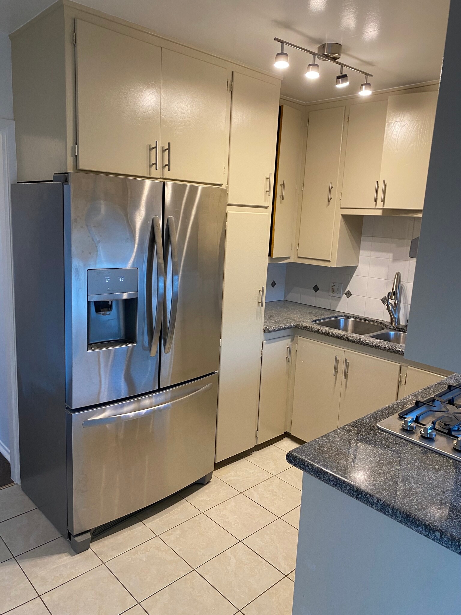 Kitchen - 6716 Pollard St