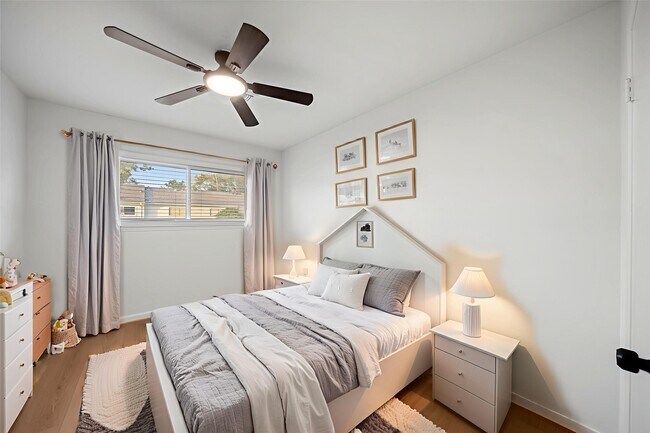 Building Photo - 9654 Westview Dr