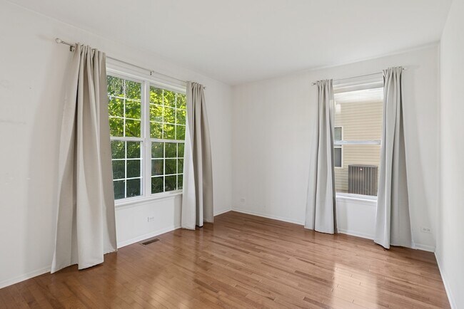 Building Photo - 1534 S Falcon Dr