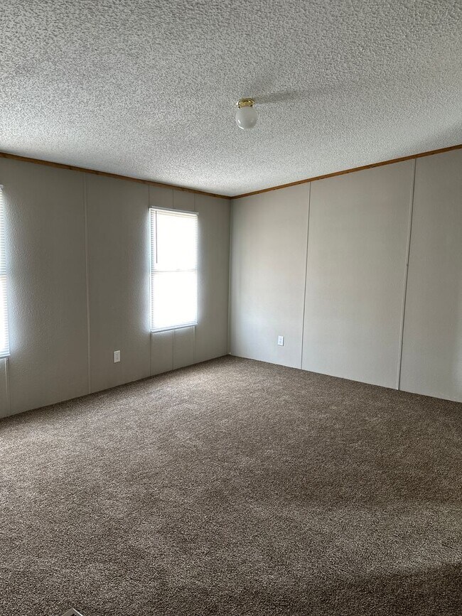 Building Photo - 3/2 double wide in Tye!