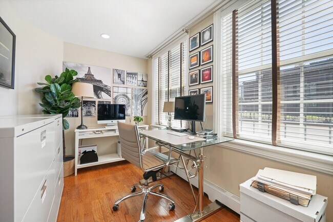 Building Photo - 95 Beacon St