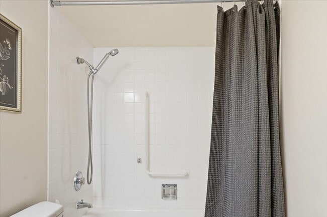 Building Photo - 5330 SW Mayfair Ct