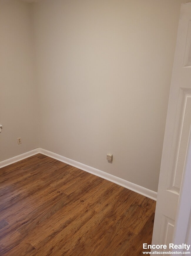 Building Photo - 145 Endicott St