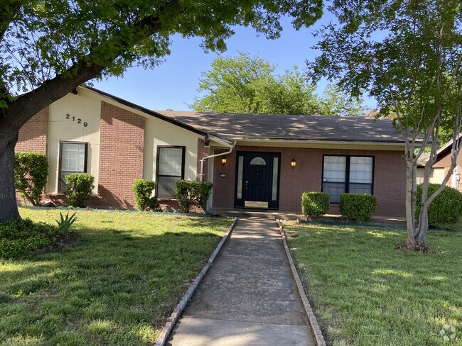 Building Photo - 2129 Poppy Ln