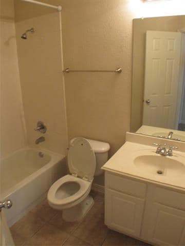 Building Photo - 2020 Webb Dr