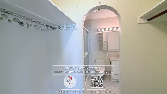 Building Photo - 1BD/1BA in Emeryville, Features stunning marina views! Amenities, water, garbage, and 1 parking s...
