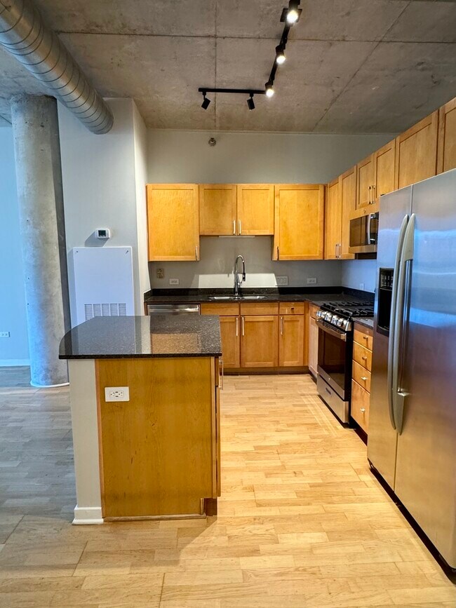 Building Photo - 720 N Larrabee St