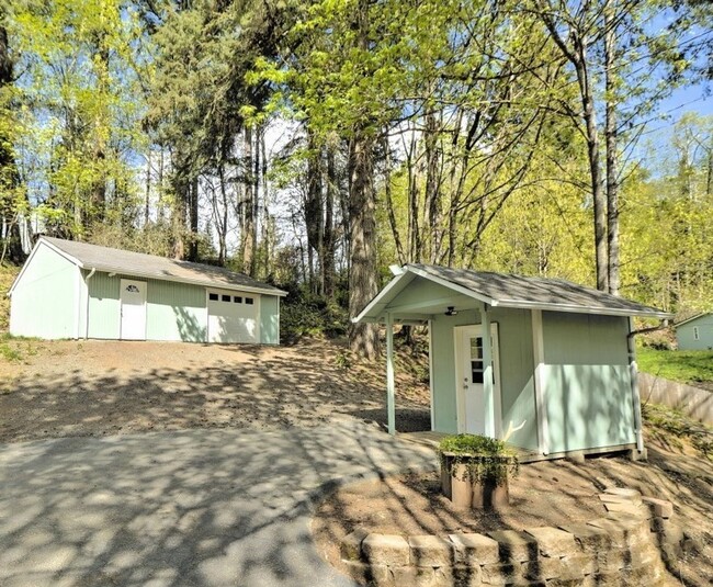 Building Photo - Cozy Cottage