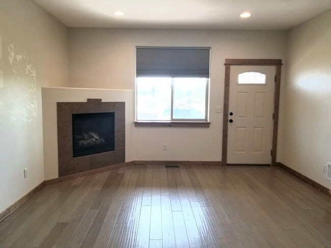 Building Photo - Adorable 2 Bedroom House- Great Location!