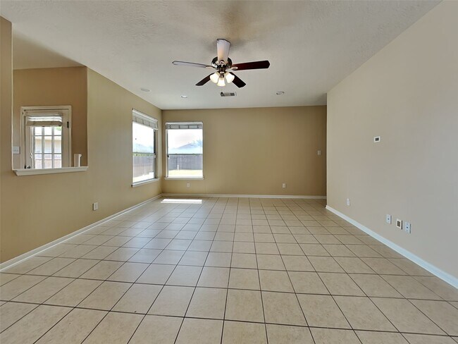 Building Photo - 15606 Mossy Park