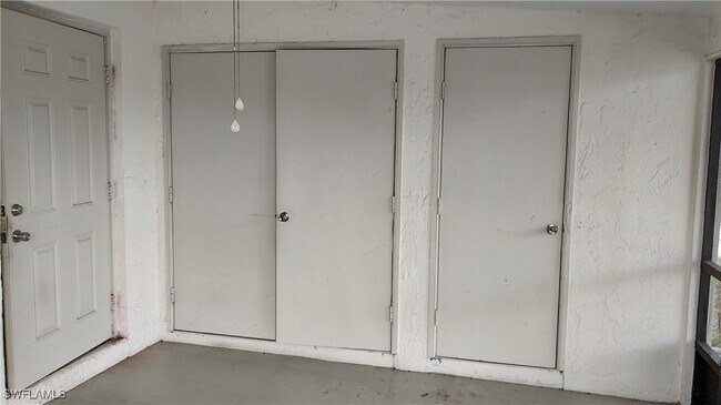 Building Photo - 589 106th Ave N