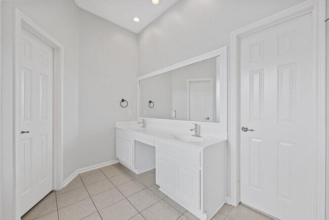 Building Photo - 5609 York Bridge Cir