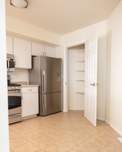 Building Photo - 984 22nd Ave