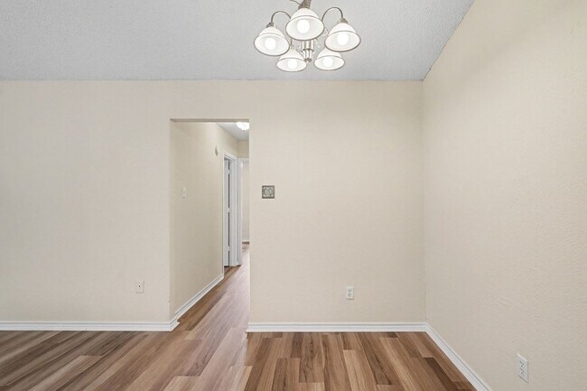 Building Photo - Charming 2-bedroom, 1-bath home in a convenient Fort Worth location!