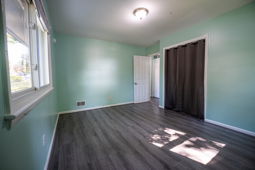 Building Photo - 5703 Kennedy St