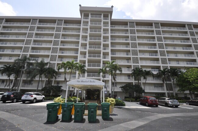 Building Photo - 3510 Oaks Way