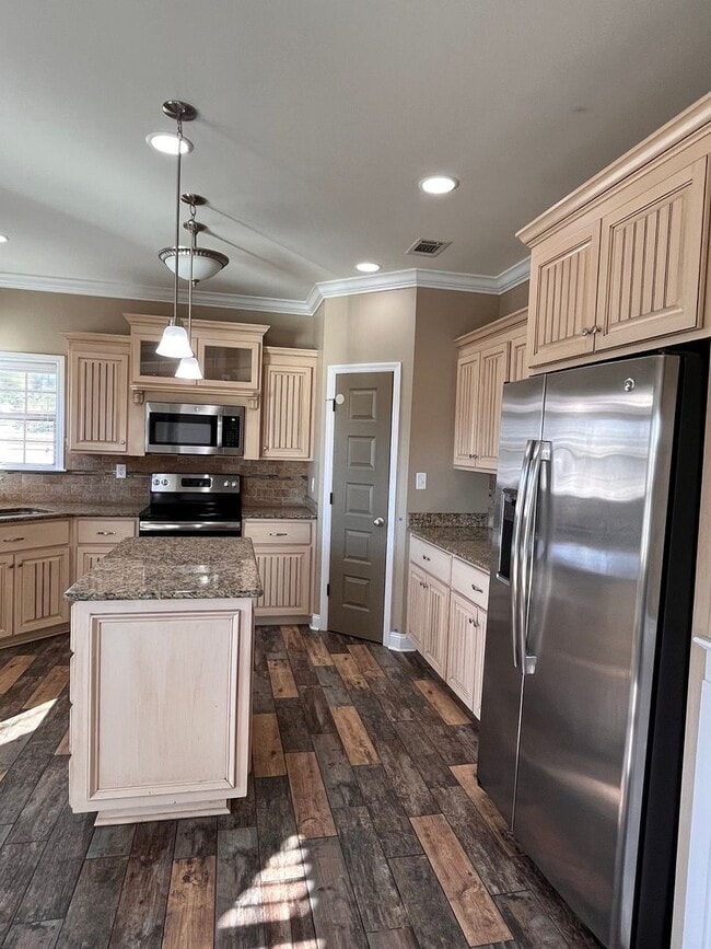 Building Photo - 4062 McKenzie Ln