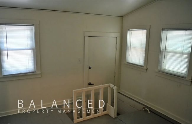 Building Photo - 2910 SW 17th St