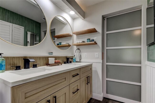 Building Photo - 2673 Sabal Springs Cir