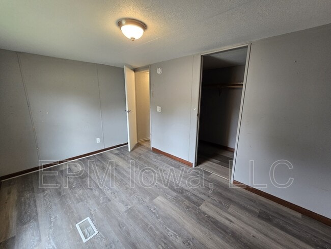 Building Photo - 700 W Ridgeway Ave
