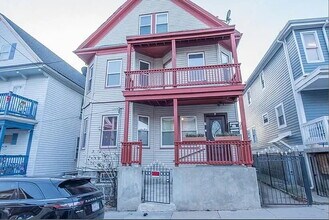 Building Photo - Apartment Available for Rent in Dorchester, MA