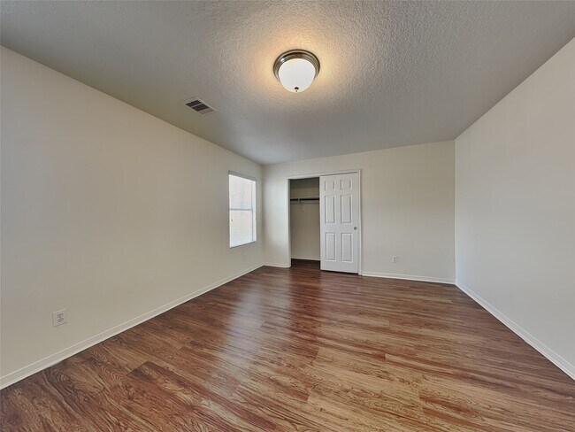 Building Photo - 16973 Scenic Knoll