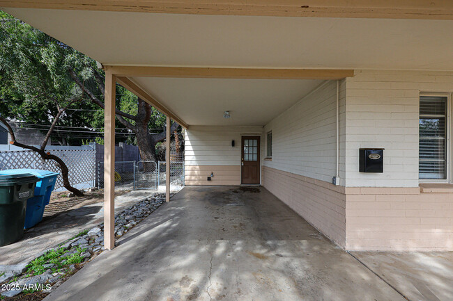 Building Photo - 1120 E Palo Verde Dr