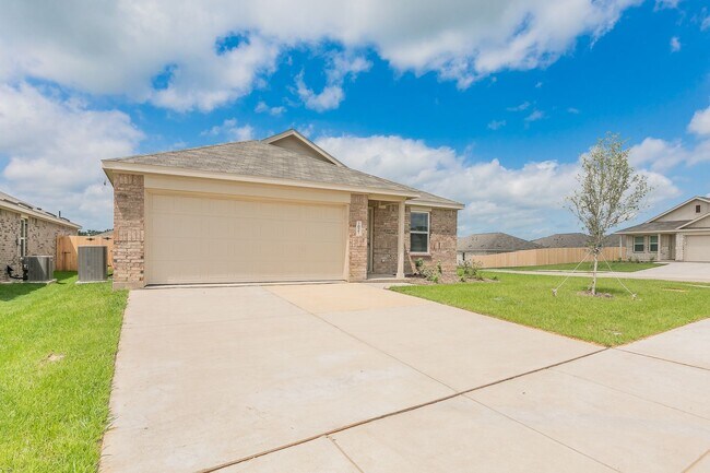 Building Photo - 3 bedroom 2 bath-brand new construction in...