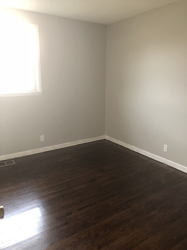 Building Photo - 3bedroom/2 bath home in Bordeaux, convenie...