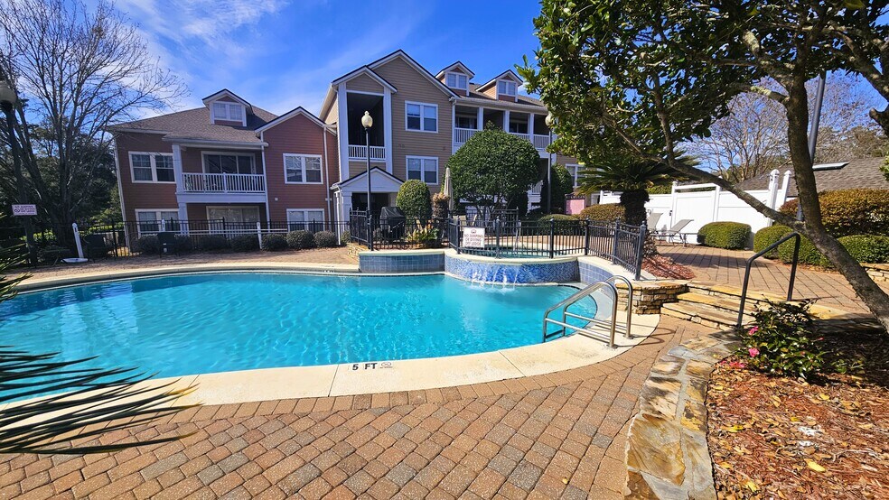 Resort Style Pool - 2801 Chancellorsville Dr