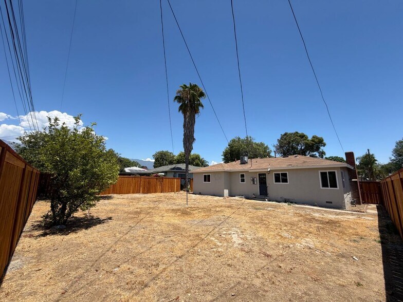Building Photo - 8232 Malven Ave