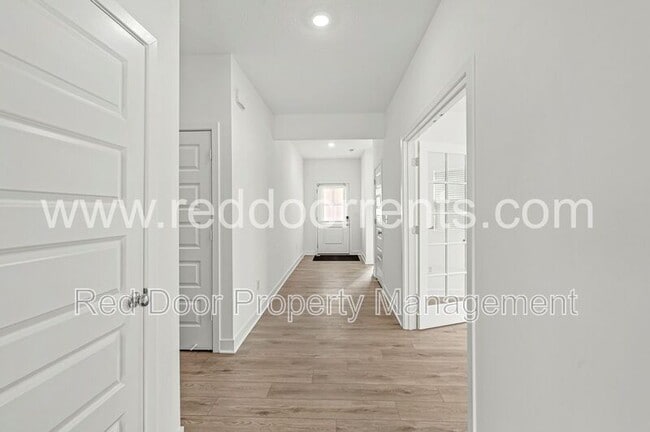 Building Photo - 2224 Boxwood Dr