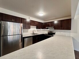 Building Photo - 693 Parker St