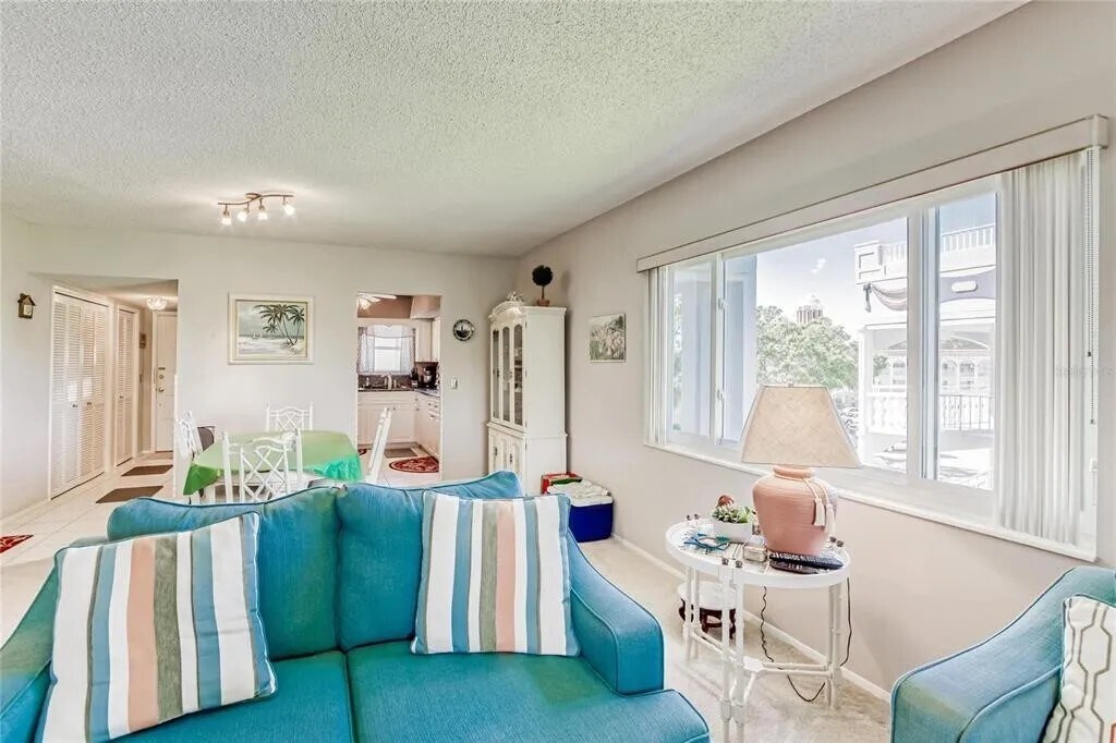 Facing Dining area with side window [Unit is unfurnished] - 2460 Franciscan Dr