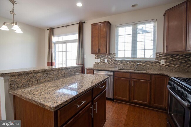Building Photo - 522 Jurgensen Pl