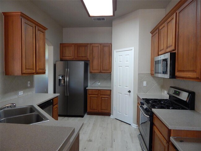 Building Photo - 601 Abbeyglen Castle Dr