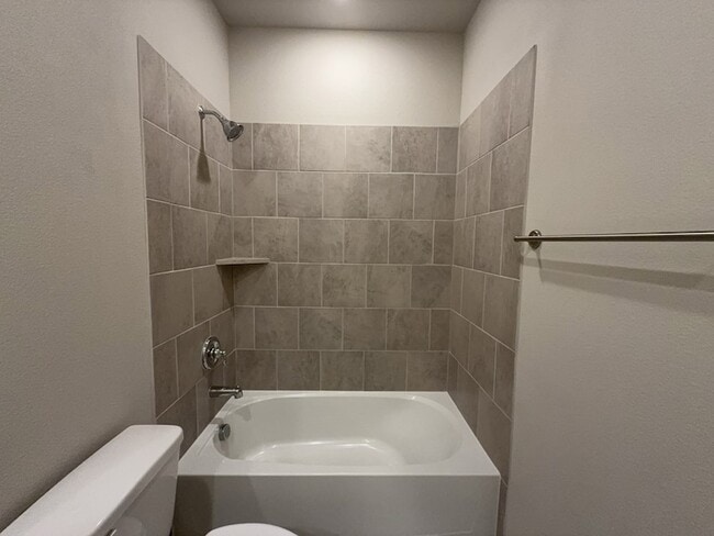Building Photo - 612 Amenduni Ln