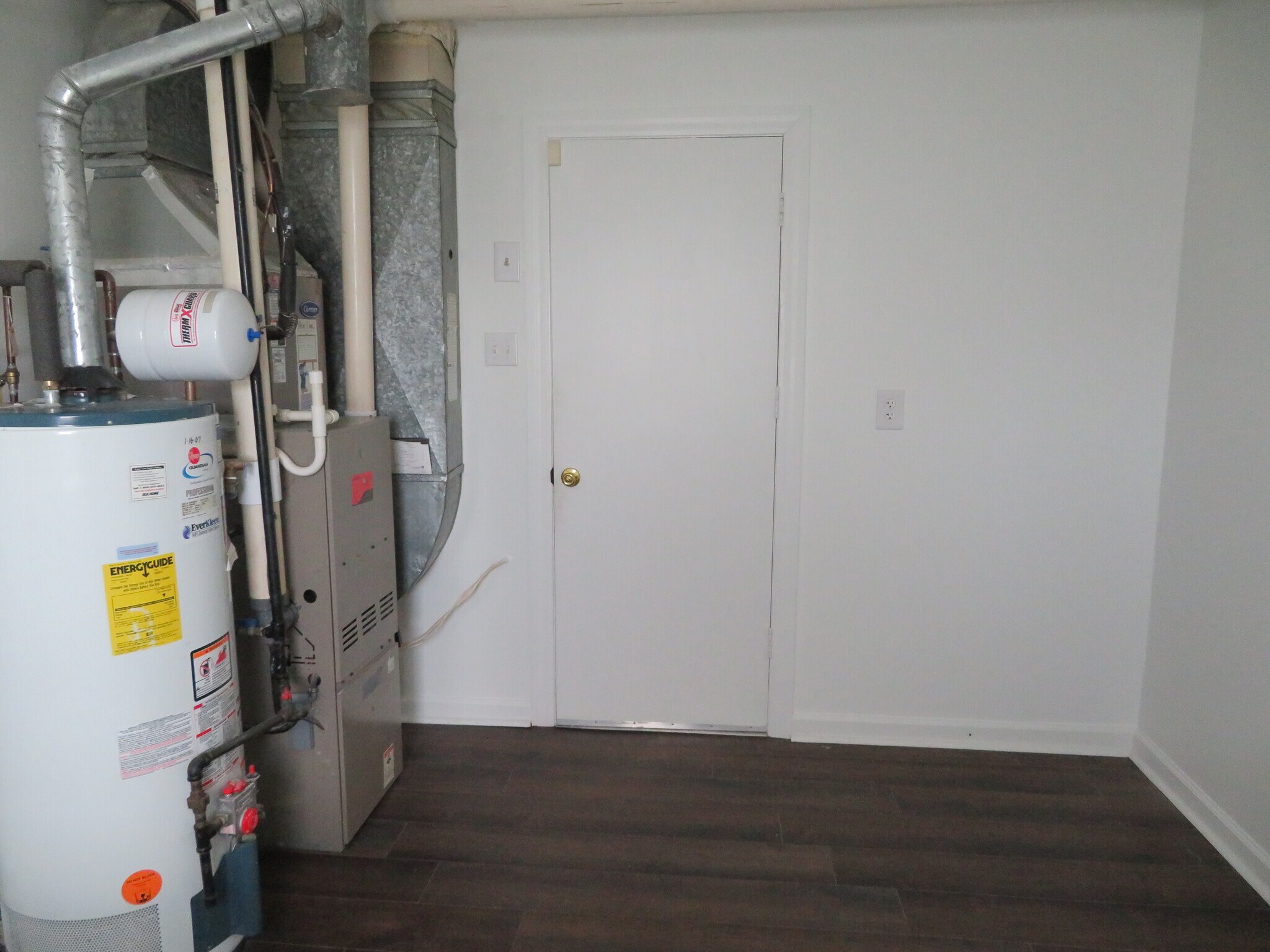 Building Photo - 7895 Pavilion Dr