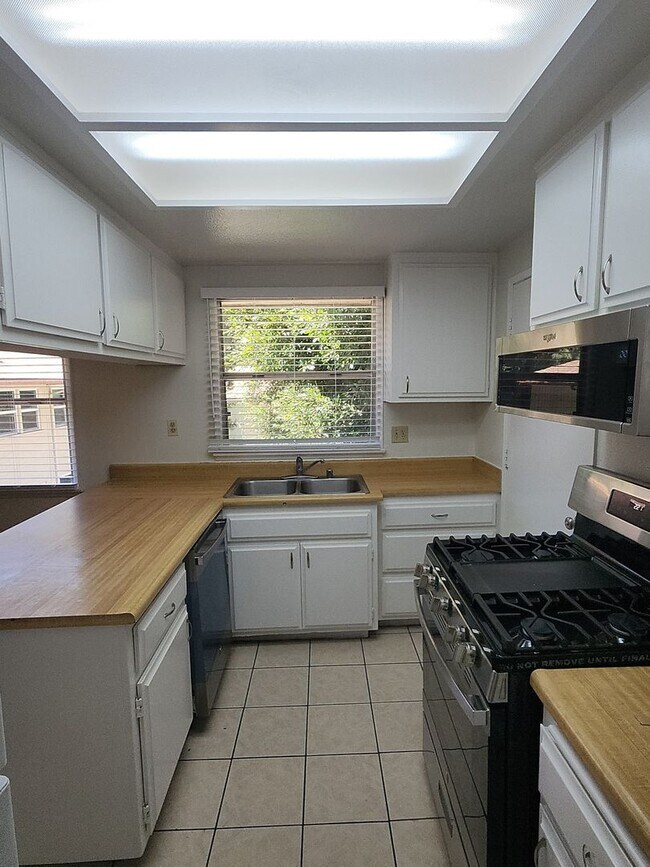 Building Photo - 5832 Bowcroft St