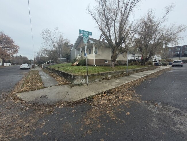 Building Photo - Spacious 2bd / 1Bath home in the Perry District!