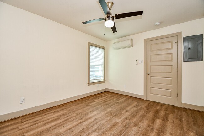 Building Photo - 1009 Enid St