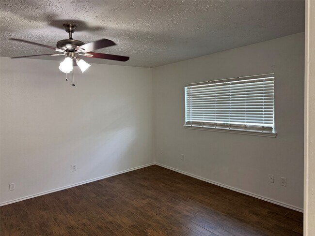 Building Photo - 19927 Windy Nook Dr