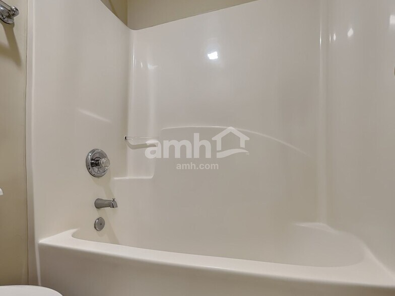 Building Photo - 5705 Beargrass Ln