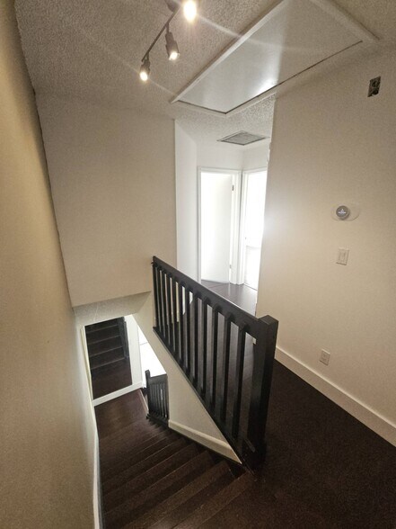 Building Photo - 2925 Belmont Ln